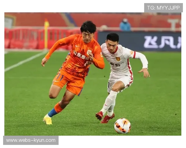 山东泰山攻击组合火力足，克雷桑穿针引线