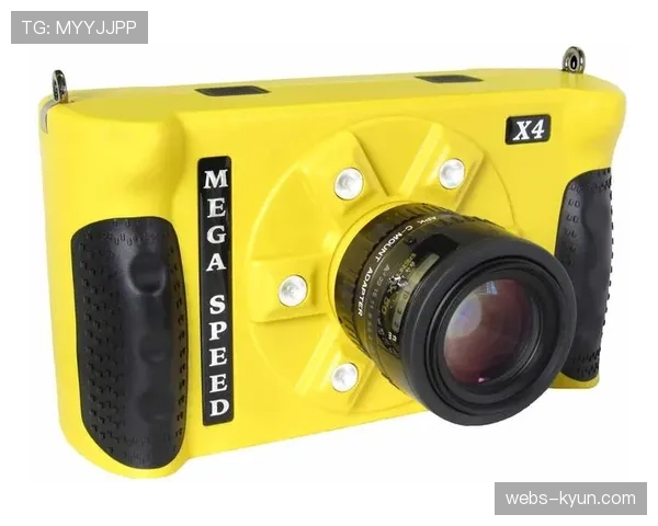 特写：大雨中，高速摄像机镜头上那一抹自动清洁涂层是如何工作的